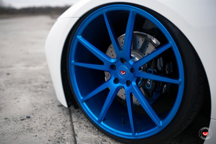 Колеса BMW i8 on Vossen Wheels (VPS-301) 2017 года  (фото 2 из 16)